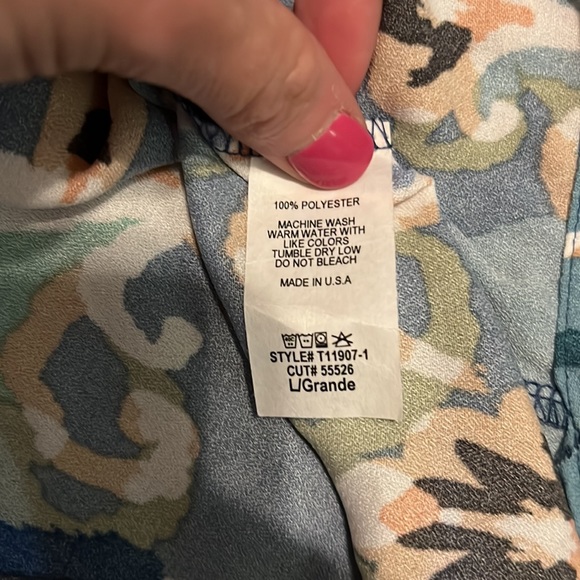 Women’s Top - Picture 4 of 4